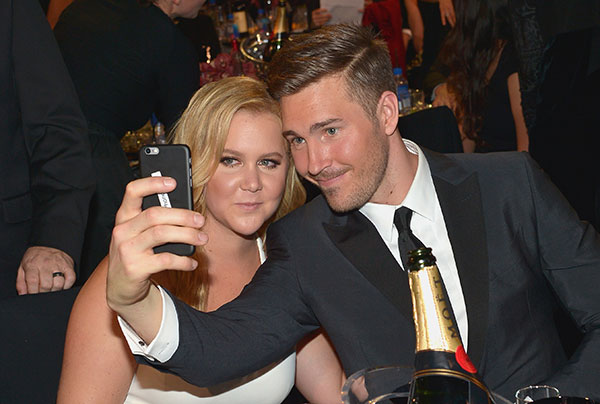 show-moments-gallery-amy-schumer-ben-hasich-selfie