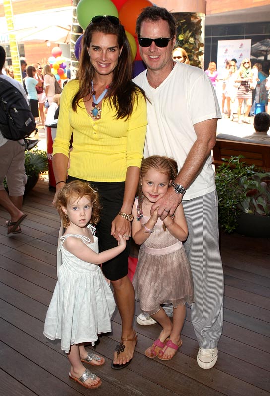 021810_brooke_shields_family_544_88732374