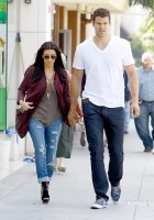 ©2011 RAMEY PHOTO 310-828-3445Los Angeles, Jun 14th 2011KIM KARDASHIAN and fiance KRIS HUMPHRIES were spotted holding hands after breakfast at Nate N' Al in Beverly Hills, CA.PGpg68 (Mega Agency TagID: MEGAR65166_2.jpg) [Photo via Mega Agency]