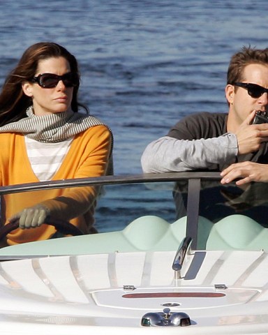 U.S actors Sandra Bullock and Ryan Reynolds on set of their new movie "The Proposal" filming on a boat in Rockport, Massachusetts on April 15, 2008.Photo by Charles Guerin/ABACAPRESS.COM (Mega Agency TagID: MEGAR98401_1.jpg) [Photo via Mega Agency]