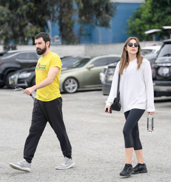 Elizabeth Olsen & Robbie Arnett Leave the Gym