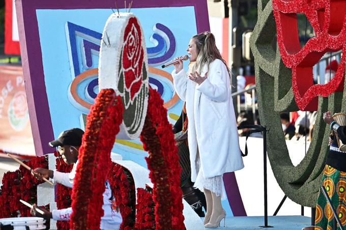 LeAnn Rimes performs at the 133rd Rose Parade