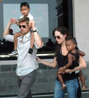 Brad Pitt with Maddox and Angelina Jolie with Daughter Zahara. Angelina Jolie has been in India for the past few weeks working as a UNHCR Goodwill Ambassador and filming her new film 'A Mighty Heart', a film based on slain American journalist Daniel Pearl.
Brad Pitt and Angelina Jolie, Mumbai, India - 12 Nov 2006