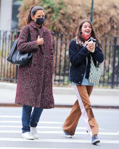 Actress Katie Holmes and daughter Suri enjoying a sunday afternoon together, all smiles and laughs in Soho, New York City, NY, USA on March 20, 2022. Katie is showing off her nose and ear piercing. Photo by Dylan Travis/ABACAPRESS.COM

Pictured: Katie Holmes,Suri Cruise
Ref: SPL5297803 200322 NON-EXCLUSIVE
Picture by: AbacaPress / SplashNews.com

Splash News and Pictures
USA: +1 310-525-5808
London: +44 (0)20 8126 1009
Berlin: +49 175 3764 166
photodesk@splashnews.com

United Arab Emirates Rights, Australia Rights, Bahrain Rights, Canada Rights, Greece Rights, India Rights, Israel Rights, South Korea Rights, New Zealand Rights, Qatar Rights, Saudi Arabia Rights, Singapore Rights, Thailand Rights, Taiwan Rights, United Kingdom Rights, United States of America Rights