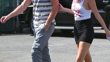 Liam Hemsworth Miley Cyrus Postpone Wedding