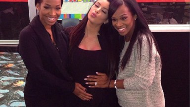 Pregnant Celebrities Grab Baby Bump