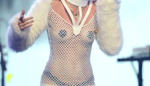 Miley Cyrus Nudist