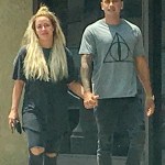 West Hollywood, CA  - *EXCLUSIVE*  - Pauly D spotted with a mystery woman in West Hollywood as singer Aubrey O'Day admits to wishing him dead after accusing him of abuse.

Pictured: Pauly D

BACKGRID USA 21 SEPTEMBER 2018 

BYLINE MUST READ: PER / BACKGRID

USA: +1 310 798 9111 / usasales@backgrid.com

UK: +44 208 344 2007 / uksales@backgrid.com

*UK Clients - Pictures Containing Children
Please Pixelate Face Prior To Publication*