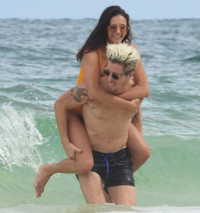 EXCLUSIVE: Actress and Model Nina Dobrev and sports personality Shaun White enjoying the day at Tulum Beach. 21 Aug 2020 Pictured: Nina Dobrev, Shaun White. Photo credit: BROADIMAGE/MEGA TheMegaAgency.com +1 888 505 6342 (Mega Agency TagID: MEGA695816_027.jpg) [Photo via Mega Agency]