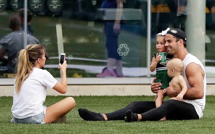 Jessie James Decker, Eric Decker, Eric Thomas Decker II, Vivianne Rose Decker Musician Jessie James Decker, left, takes a photograph of her husband, New York Jets wide receiver Eric Decker, right, and their children Eric Thomas Decker II, center right, and Vivianne Rose Decker after a workout session during NFL football training camp, in Florham Park, N.J
Jets Camp Football, Florham Park, USA