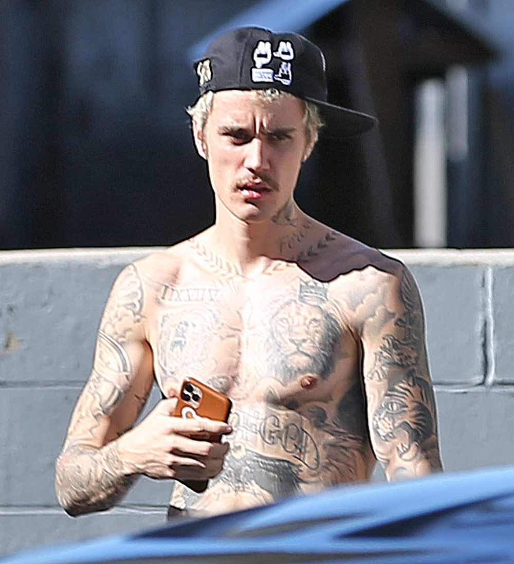 Singer Justin Bieber leaving shirtless dance studio in Los Angeles. 31 Jan 2020 Pictured: Justin Bieber. Photo credit: MEGA TheMegaAgency.com +1 888 505 6342 (Mega Agency TagID: MEGA599900_001.jpg) [Photo via Mega Agency]