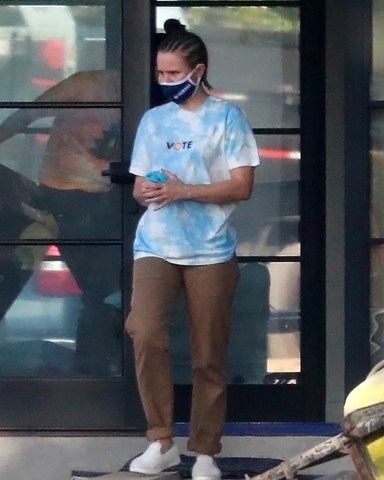 *EXCLUSIVE* Los Feliz, CA  - Actress Kristen Bell seen wearing a "VOTE" t-shirt while visiting her new home construction today.  Kristen showed off her new hair style of braids while checking on the progress of the house and what appears to be prepping for the interior with some samples.Pictured: Kristen BellBACKGRID USA 3 NOVEMBER 2020 USA: +1 310 798 9111 / usasales@backgrid.comUK: +44 208 344 2007 / uksales@backgrid.com*UK Clients - Pictures Containing ChildrenPlease Pixelate Face Prior To Publication*