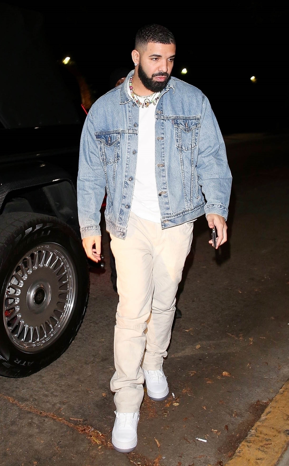 Drake keeps a low profile while stepping out with a mystery girl in Hollywood!