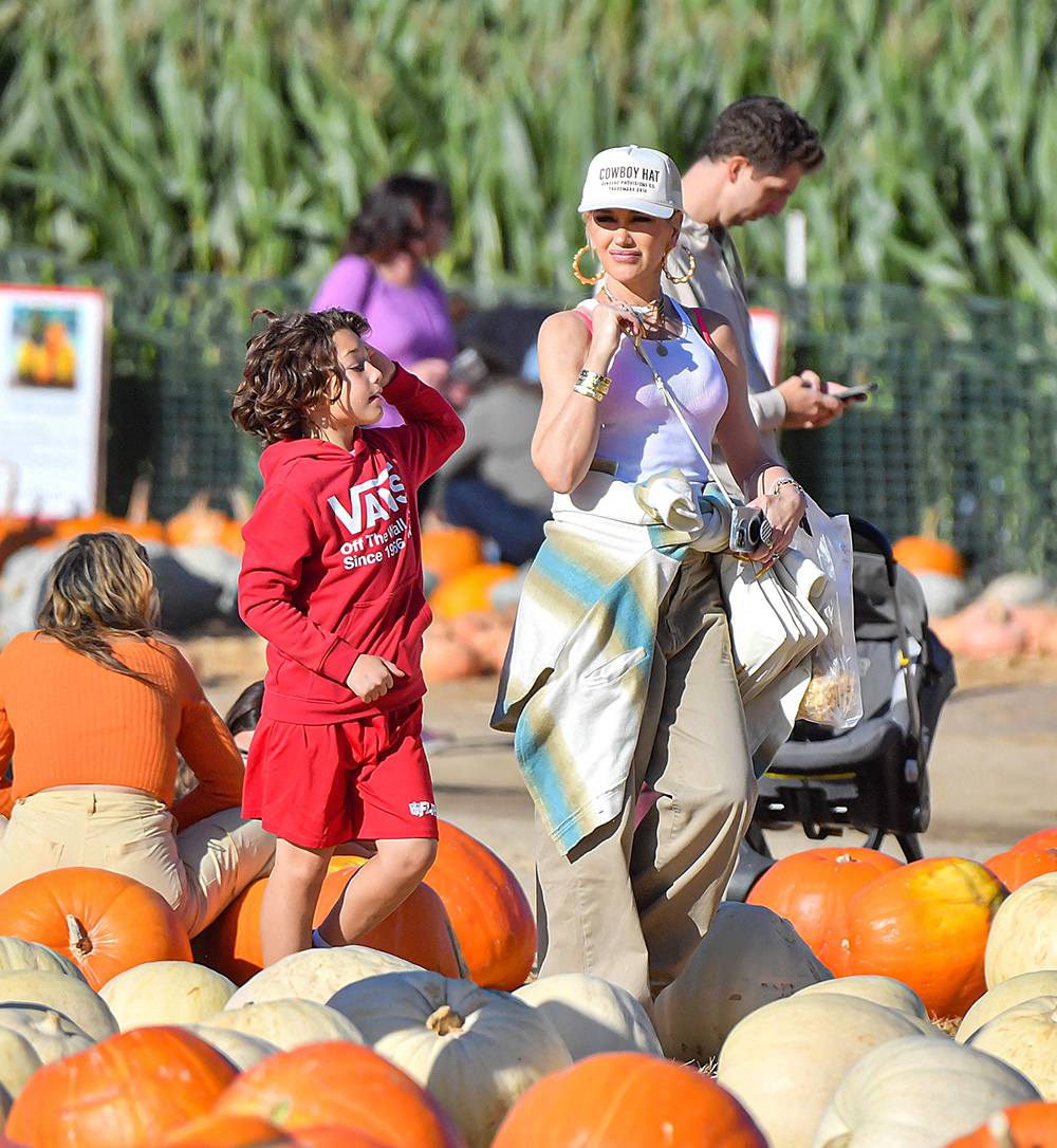 EXCLUSIVE: Gwen Stefani Takes Her Boys To The Pumpkin Patch At Underwood Farm In Moorpark, CA.