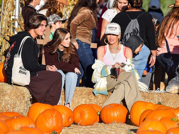 Gwen Stefani & Son At Pumpkin Patch