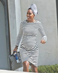 Kelly Rowland shows off her baby bump while visiting a friend. 19 Oct 2020 Pictured: Kelly Rowland. Photo credit: P&P / MEGA TheMegaAgency.com +1 888 505 6342 (Mega Agency TagID: MEGA708786_001.jpg) [Photo via Mega Agency]