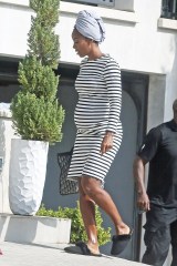 Kelly Rowland shows off her baby bump while visiting a friend. 19 Oct 2020 Pictured: Kelly Rowland. Photo credit: P&P / MEGA TheMegaAgency.com +1 888 505 6342 (Mega Agency TagID: MEGA708786_007.jpg) [Photo via Mega Agency]