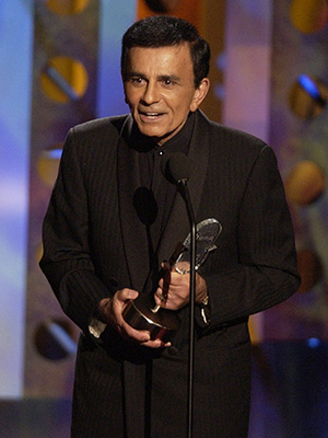 Casey Kasem Casey Kasem accepts a radio icon award during the Radio Music Awards in Las Vegas. Kasem, the smooth-voiced radio broadcaster who became the king of the top 40 countdown, died Sunday, June 15, 2014, according to Danny Deraney, publicist for Kasem's daughter, Kerri. He was 82Obit Casey Kasem, Las Vegas, USA