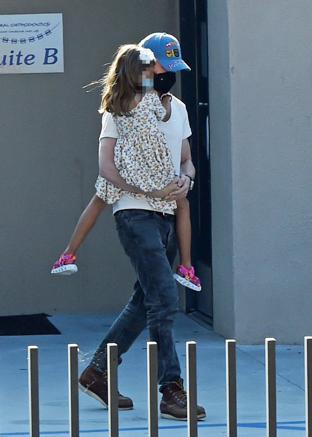 *EXCLUSIVE* Eva Mendes and Ryan Gosling visit a dentist office with their two children