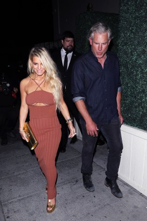 West Hollywood, CA - *EXCLUSIVE* - Jessica Simpson looks stunning as she and Eric Johnson are seen leaving Delilah restaurant after celebrating Jessica Alba's 41st birthday party in West Hollywood.Pictured: Jessica Simpson And Eric JohnsonBACKGRID USA 29 APRIL 2022 BYLINE MUST READ: TPG / BACKGRIDUSA: +1 310 798 9111 / usasales@backgrid.comUK: +44 208 344 2007 / uksales@backgrid.com*UK Clients - Pictures Containing ChildrenPlease Pixelate Face Prior To Publication*