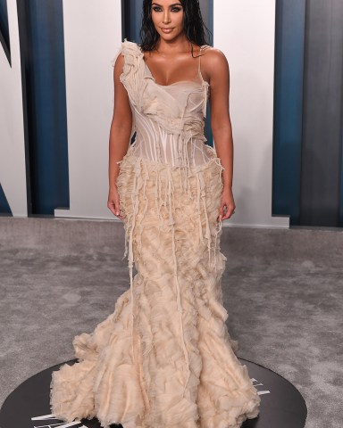 Kim Kardashian West
Vanity Fair Oscar Party, Arrivals, Los Angeles, USA - 09 Feb 2020
Wearing Alexander McQueen Same Outfit as catwalk model *10431326k