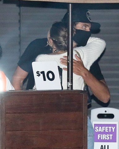 Malibu, CA  - Brody Jenner grabs dinner with Louis Tomlinson's Ex Briana Jungwirth and his ex Kaitlynn Carter.Pictured: Brody Jenner, Kaitlynn Carter, Briana JungwirthBACKGRID USA 20 JUNE 2020 USA: +1 310 798 9111 / usasales@backgrid.comUK: +44 208 344 2007 / uksales@backgrid.com*UK Clients - Pictures Containing ChildrenPlease Pixelate Face Prior To Publication*