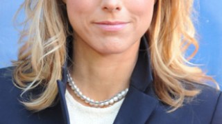 Tea Leoni Bio