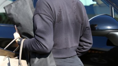 khloe kardashian butt wardrobe malfunction