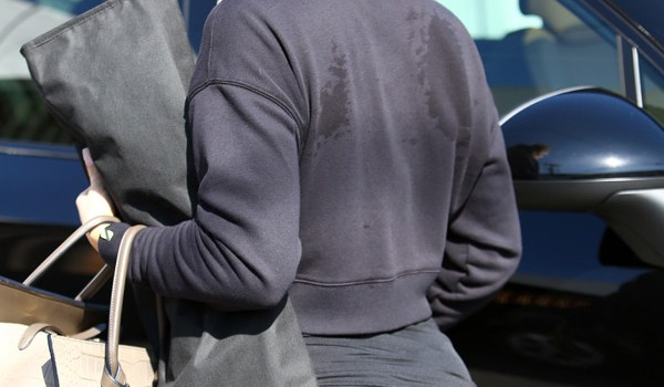 khloe kardashian butt wardrobe malfunction