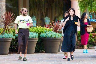 Malibu, CA - *EXCLUSIVE* - Happy new parents Jonah Hill and Olivia Millar go out for ice cream with family in Malibu. Pictured: Jonah Hill, Olivia Millar BACKGRID USA 28 JUNE 2023 BYLINE MUST READ: @MALIBUUSTARS YOUTUBE / BACKGRID USA: +1 310 798 9111 / usasales@backgrid.com UK: +44 208 344 2007 / uksales@backgrid.com *UK Clients - Pictures Containing Children Please Pixelate Face Prior To Publication*