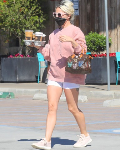 Malibu, CA  - *EXCLUSIVE*  - Lady Gaga looks great in white shorts and a pink sweatshirt with matching sunglasses as she stops at the Trancas Country Market to pick up coffee to go.Pictured: Lady GagaBACKGRID USA 28 FEBRUARY 2022 BYLINE MUST READ: RMBI / BACKGRIDUSA: +1 310 798 9111 / usasales@backgrid.comUK: +44 208 344 2007 / uksales@backgrid.com*UK Clients - Pictures Containing ChildrenPlease Pixelate Face Prior To Publication*