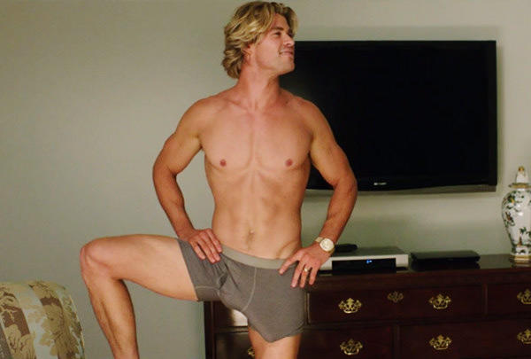 chris-hemsworth-dad-sexy-abs-shirtless