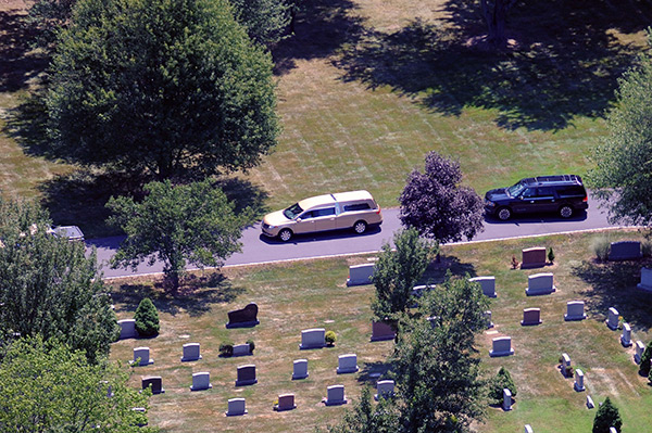 bobbi-kristina-burial-2