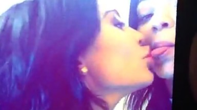 Kendall Kylie Jenner Kiss