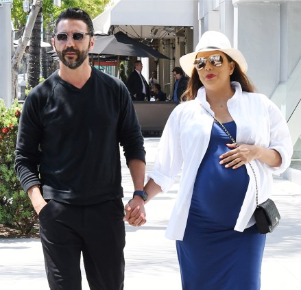 Eva Longoria, Jose Antonio Baston
Eva Longoria and Jose Baston out and about, Los Angeles, USA - 07 Jun 2018
Eva Longoria and Jose Antonio Baston hands together strolling in Beverly Hills