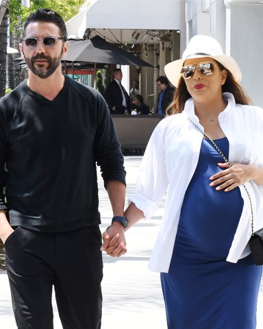 Eva Longoria, Jose Antonio Baston
Eva Longoria and Jose Baston out and about, Los Angeles, USA - 07 Jun 2018
Eva Longoria and Jose Antonio Baston hands together strolling in Beverly Hills