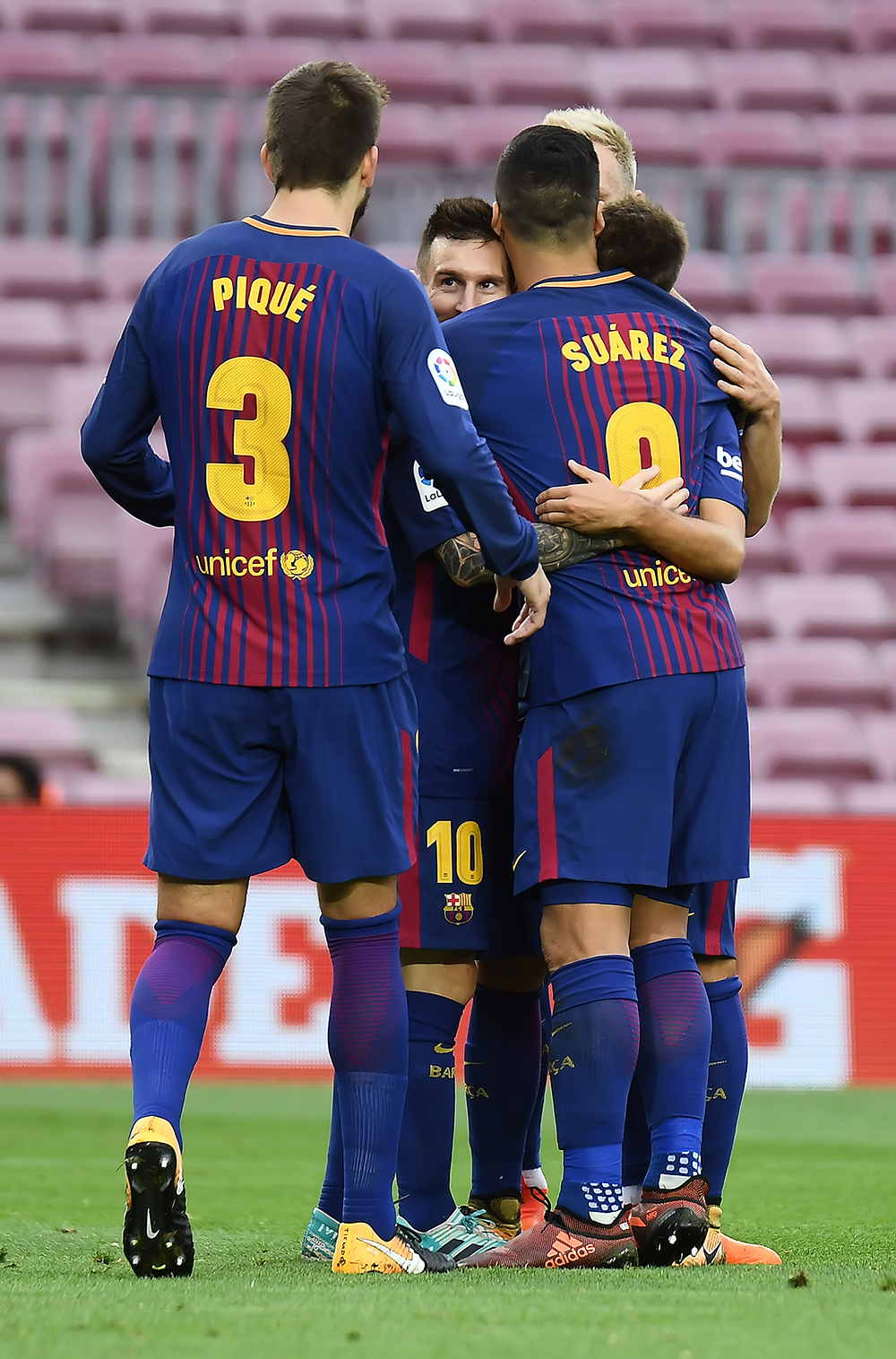 Lionel Messi of FC Barcelona celebrates his goal with his teammates.
FC Barcelona v UD Las Palmas. LaLiga, date 7, Camp Nou stadium, Barcelona, Spain - 02 October 2017