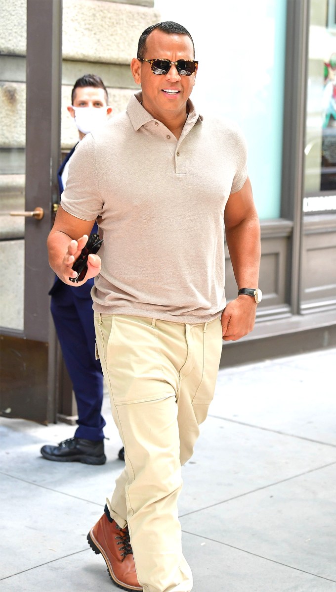 Alex Rodriguez leaves Katie Holmes’ apartment building