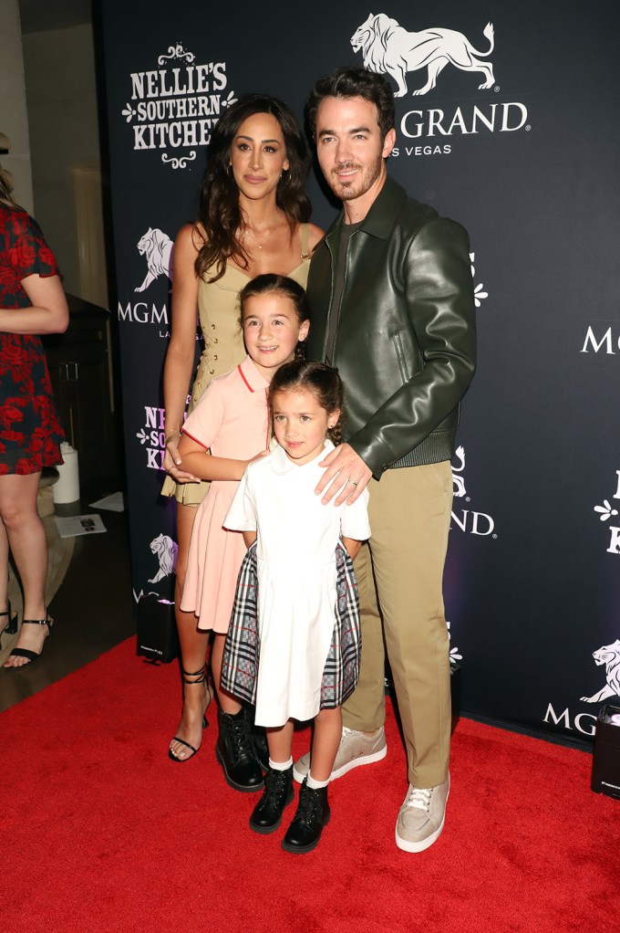 Kevin & Danielle Jonas With Their Daughters In Las Vegas