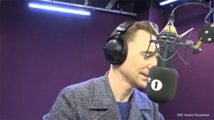 tom hiddleston april the giraffe