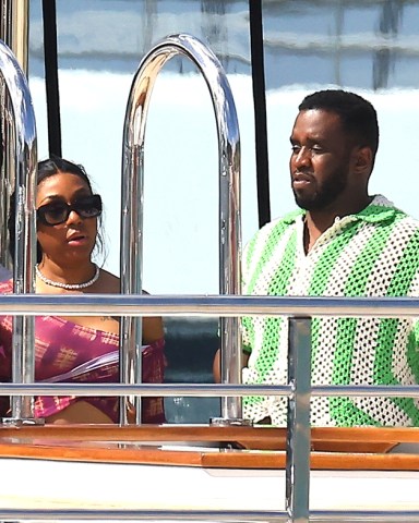 Diddy Sean Combs On His Yacht “Victorious” With Family Members

Pictured: Yung Miami,P Diddy
Ref: SPL5512513 010123 NON-EXCLUSIVE
Picture by: SplashNews.com

Splash News and Pictures
USA: +1 310-525-5808
London: +44 (0)20 8126 1009
Berlin: +49 175 3764 166
photodesk@splashnews.com

Australia Rights, Germany Rights, Spain Rights, United Kingdom Rights, United States of America Rights