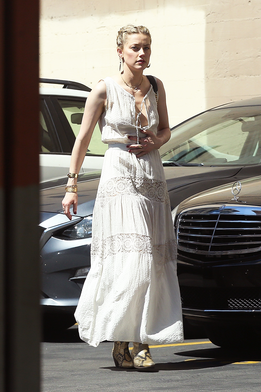 Los Angeles, CA  - *EXCLUSIVE*  - Amber Heard goes to a business meeting in Downtown LA, and then has lunch afterwards with mystery man. The 'Aquaman' actress went makeup-free and showed some cleavage in a low-cut bohemian dress.

Pictured: Amber Heard

BACKGRID USA 7 APRIL 2019 

USA: +1 310 798 9111 / usasales@backgrid.com

UK: +44 208 344 2007 / uksales@backgrid.com

*UK Clients - Pictures Containing Children
Please Pixelate Face Prior To Publication*