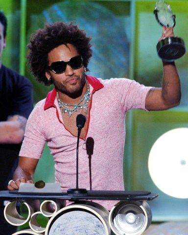 LENNY KRAVITZ Lenny Kravitz accepts the award for Artist of the Year: Pop Alternative Radio, at the Radio Music Awards, in Las VegasRADIO MUSIC AWARDS, LAS VEGAS, USA