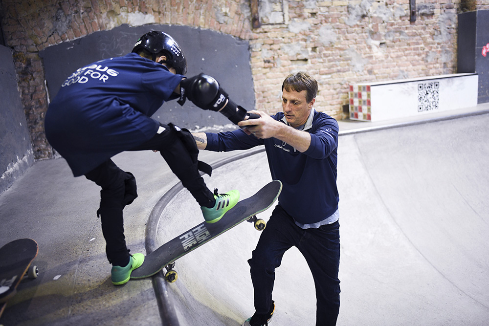 Tony Hawk (Laureus Academy Member) helps children practice the project. Laureus Sport for Good Skateboarding Event. GES / Laureus World Sports Awards 2020, Berlin, February 16, 2020 | usage worldwide Photo by: Alexander Scheuber/picture-alliance/dpa/AP Images