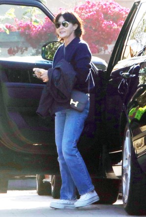 Malibu, CA  - *EXCLUSIVE*  - Shannen Doherty first time seen after announcing Nasty divorce for her husband and first time seeing after long days at hospital fighting cancer stage 4in her brain takes her mom to Zoho restaurant in Malibu for dinner

Pictured: Shannon Doherty

Pictured: Shannen Doherty 

BACKGRID USA 22 JUNE 2023 

BYLINE MUST READ: RMBI / BACKGRID

USA: +1 310 798 9111 / usasales@backgrid.com

UK: +44 208 344 2007 / uksales@backgrid.com

*UK Clients - Pictures Containing Children
Please Pixelate Face Prior To Publication*