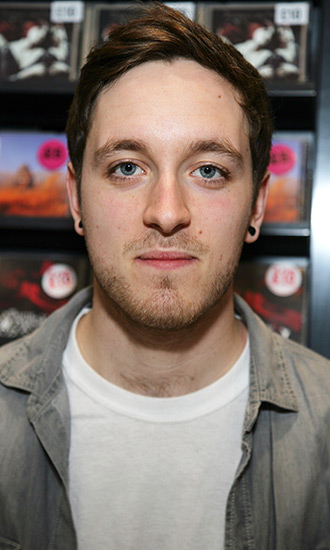 Tom Searle Celeb Profile