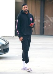 Los Angeles, CA  - Tristan Thompson arrives in a limo to attend his daughter True's dance class in Los Angeles.

Pictured: Tristan Thompson

BACKGRID USA 3 JANUARY 2022 

USA: +1 310 798 9111 / usasales@backgrid.com

UK: +44 208 344 2007 / uksales@backgrid.com

*UK Clients - Pictures Containing Children
Please Pixelate Face Prior To Publication*