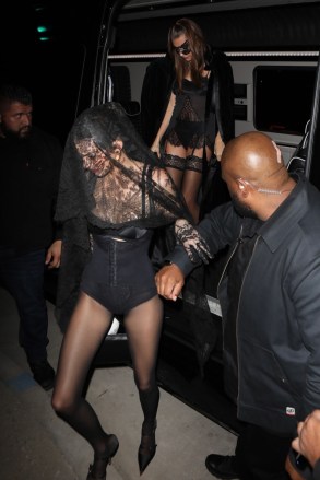 West Hollywood, CA  - Model Kendall Jenner is seen arriving with Hailey & Justin Bieber at Doja Cat's “La Notte Degli Occhi” themed 27th Birthday party in West Hollywood.

Pictured: Kendall Jenner

BACKGRID USA 22 OCTOBER 2022 

USA: +1 310 798 9111 / usasales@backgrid.com

UK: +44 208 344 2007 / uksales@backgrid.com

*UK Clients - Pictures Containing Children
Please Pixelate Face Prior To Publication*