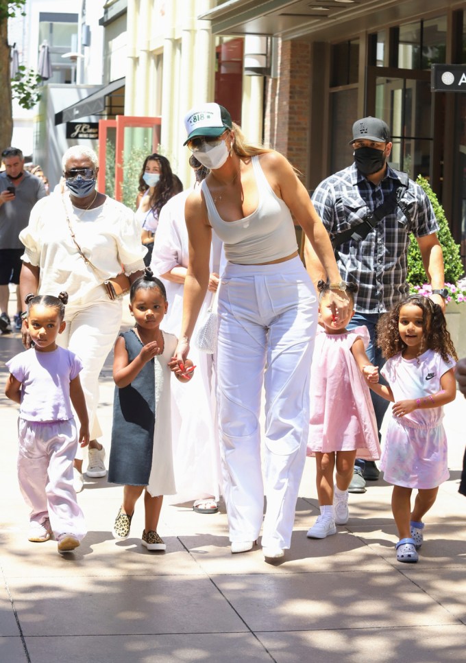 Khloe Kardashian With Her Daughter and Nieces