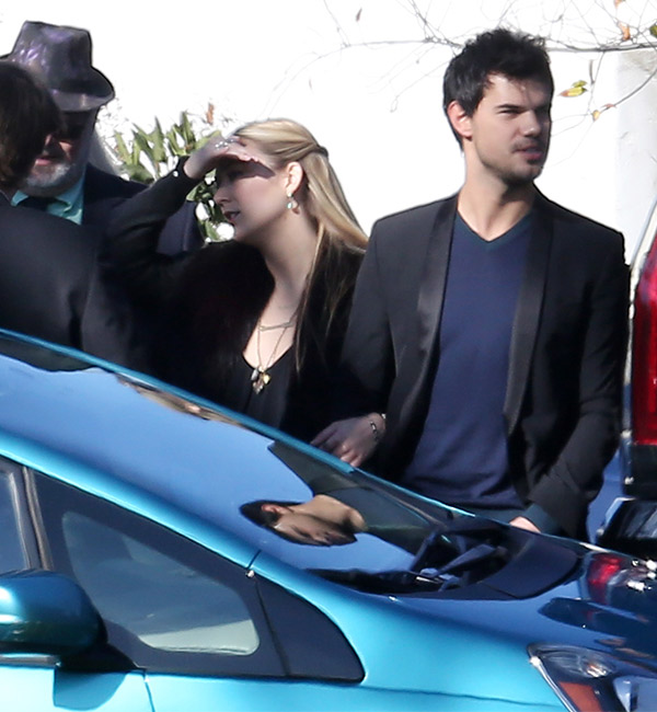 billie-lourd-taylor-lautner-carrie-fisher-funeral-debbie-reynolds-spl-ftr